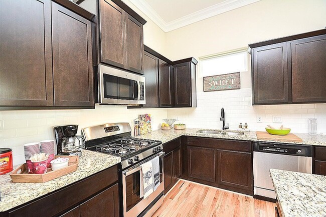 Photo - 1548 W 23rd St