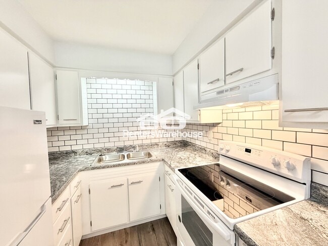 Photo - 211 S Green St