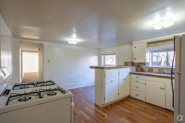 Building Photo - 812 W 1st St Unit 2 Rental