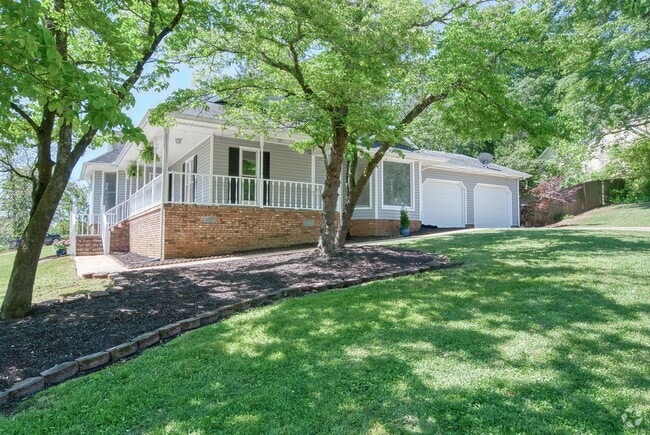 Building Photo - 1110 Berkshire Dr Rental