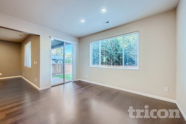 Photo - 3322 Nova St NE