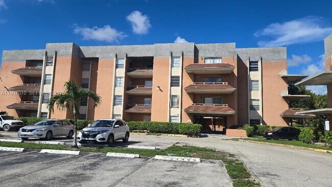 Building Photo - 17600 NW 68th Ave Unit B2002