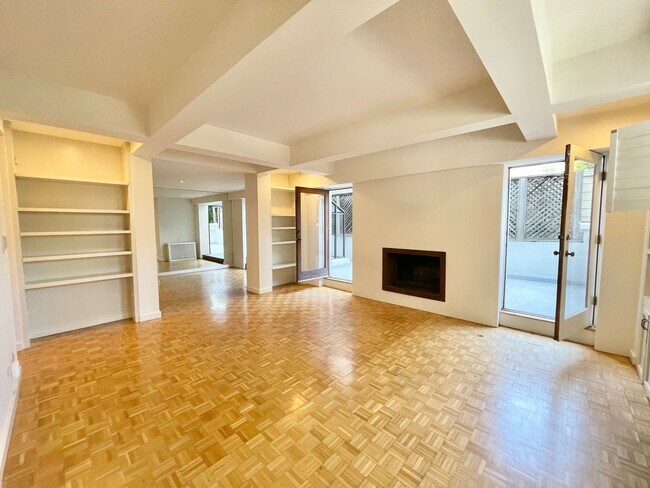 Coveted Pacific Heights Condo w/Private Pa... - Coveted Pacific Heights Condo w/Private Pa...