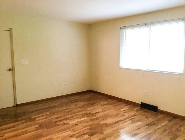 88-90 West North Broadway - 88-90 West North Broadway Apartment Unit 90A West North Broadway