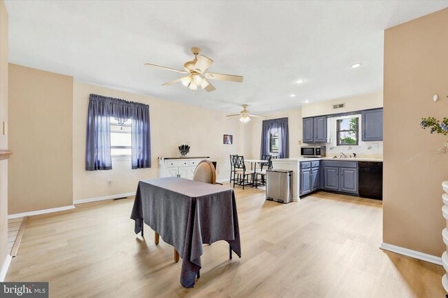 Photo - 704 Keely St