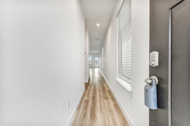 Photo - 3028 Crown Gate Dr