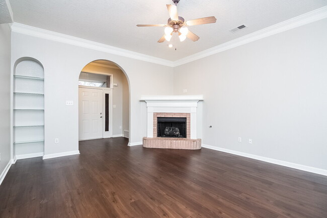 Photo - 6391 Braybourne Main