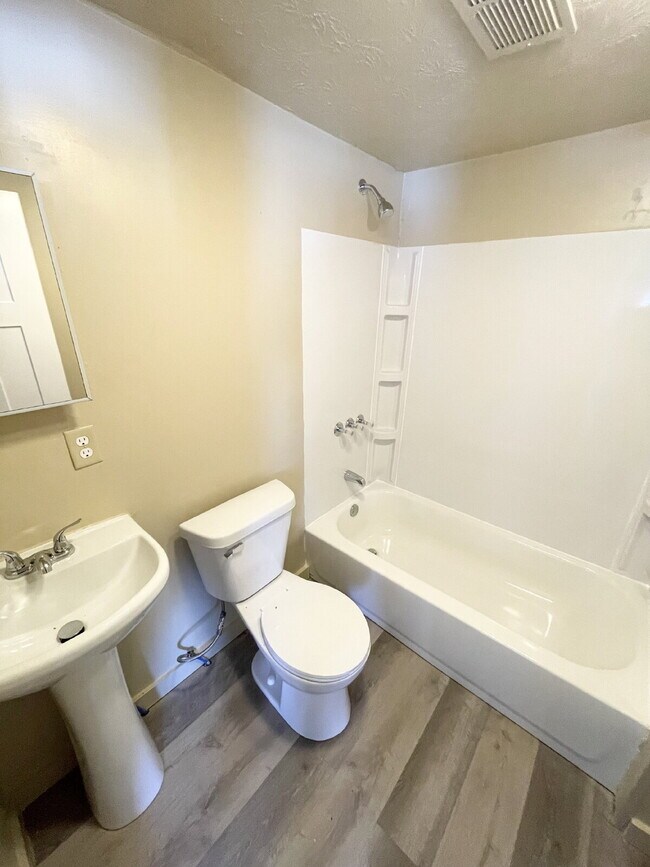 Photo - 3 Bedroom conveniently located near the thriving Twin Aire neighborhood