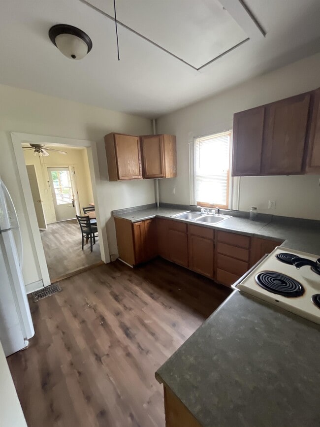 Photo - 317 N Weller St