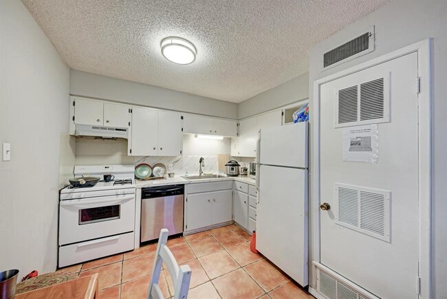 Photo - 803 W 28th St Unit 102