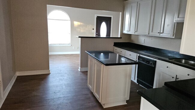 Photo - 4714 Sharon St