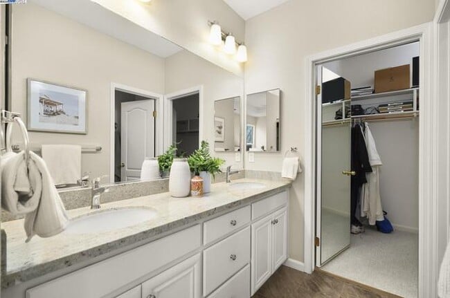Photo - 3859 Appian St