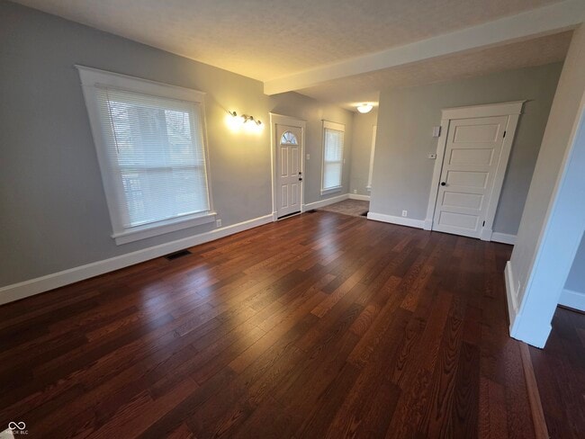 Photo - 5030 E New York St