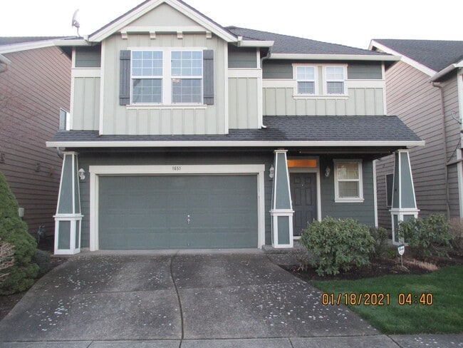 Building Photo - 4 Br 2.5 bth Plus Loft!  Large Rooms, 2 ca...
