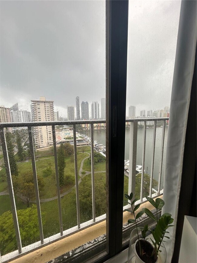 Photo - 290 174th St St Unit 1715