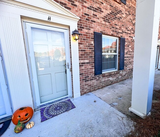 Photo - Charming Brick Townhome in Clemmons/Winston Salem w/ Community Pool!