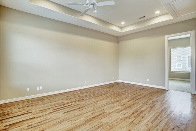 Photo - 3824 Center Plaza Dr