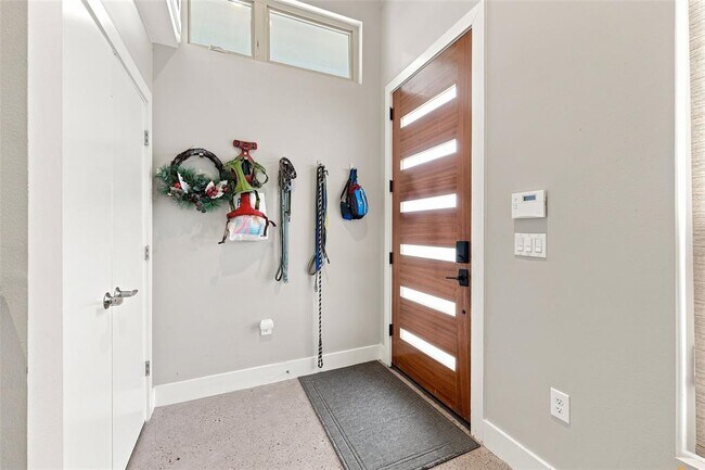 Photo - 2800 Crest Ave