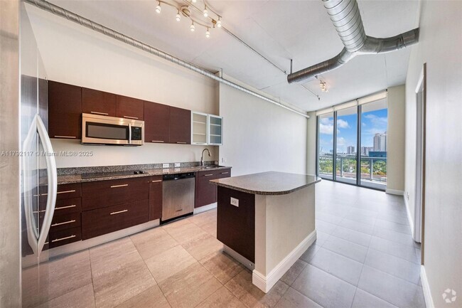 Building Photo - 3029 NE 188th St Unit 816 Rental
