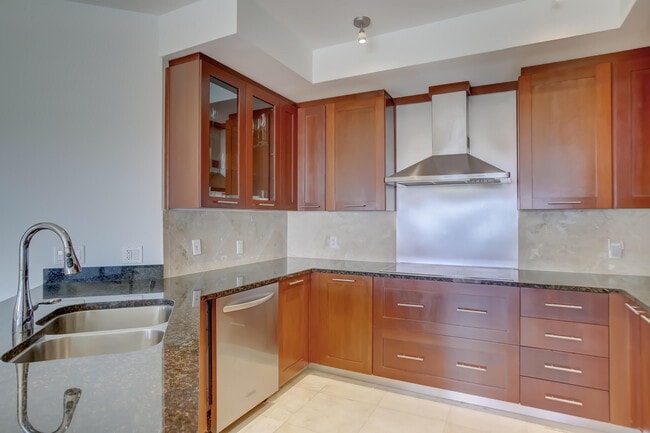 Photo - 2409 N Ocean Blvd Unidad 726