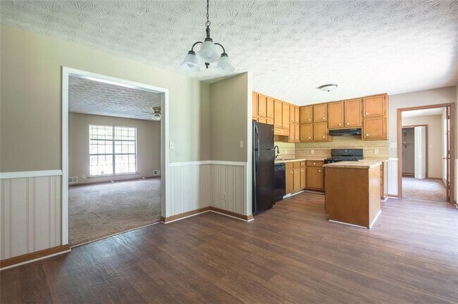 Photo - 310 Summerwood Ln