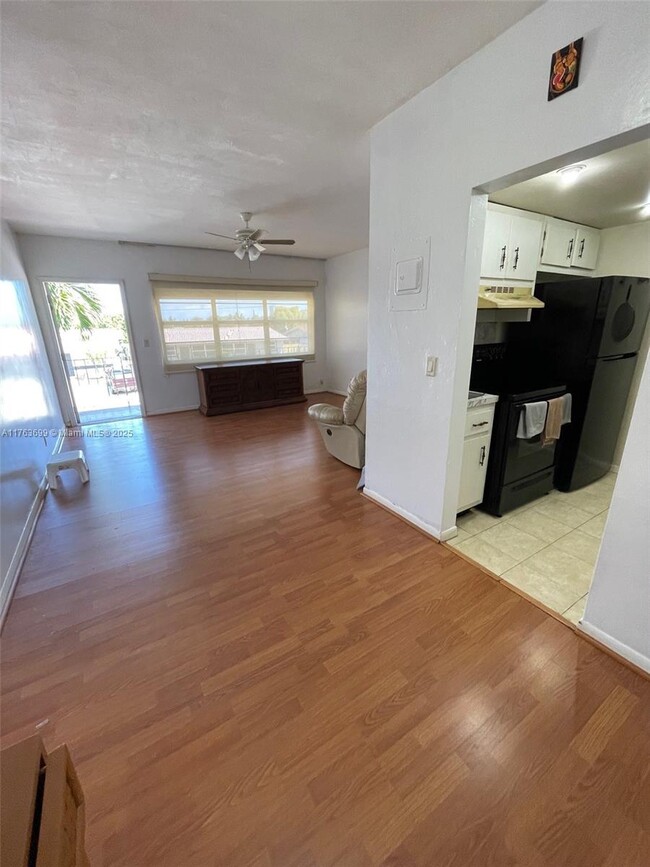 Photo - 230 SW 11th Ave Unidad 15 Rental