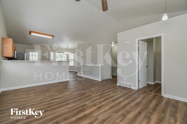 Photo - 6216 Gossamer St