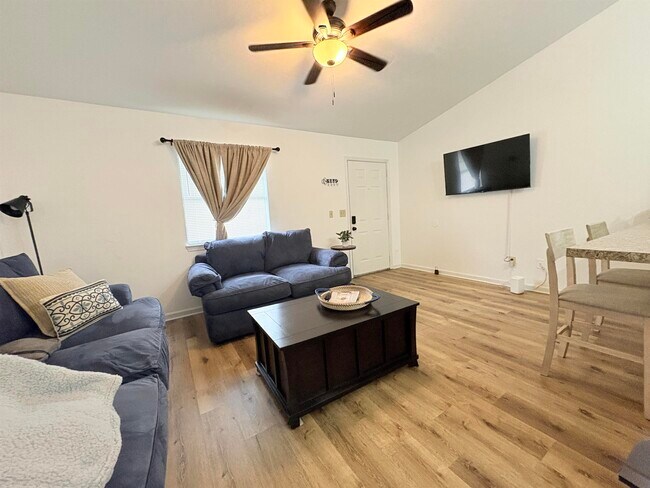 Photo - 2073 Continental Ave