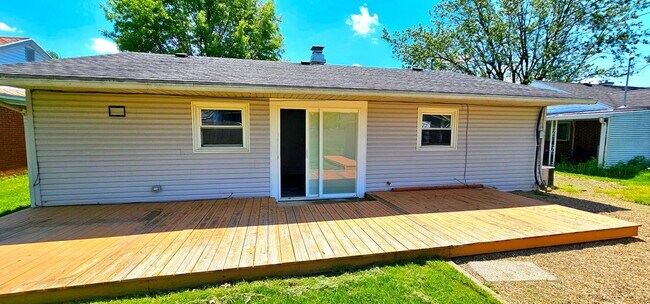 Photo - 3 Bedroom House Ontario Schools (no metro)