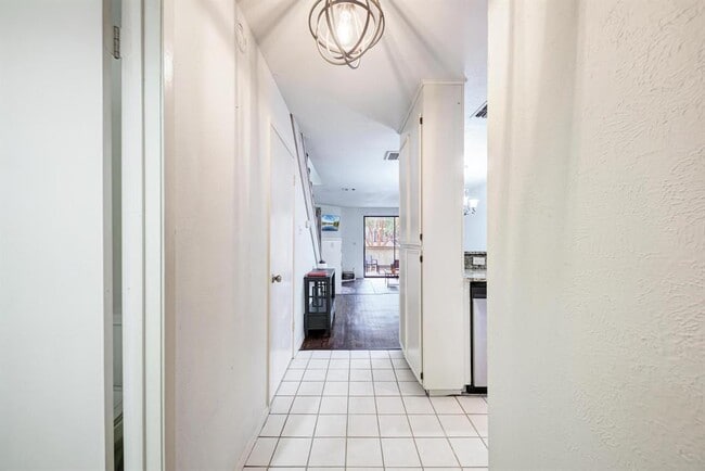 Photo - 1938 Holly Hill Dr Unidad 1