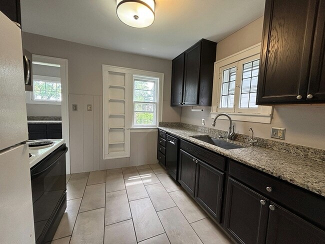 Photo - 1269 Leroy St