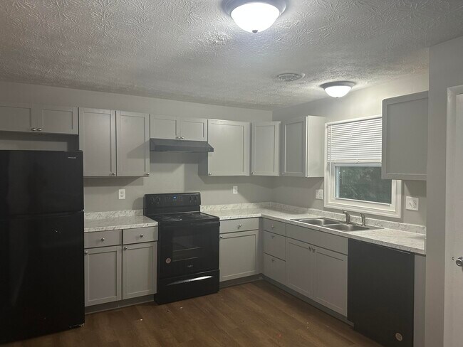 Photo - 1079 Trent Blvd