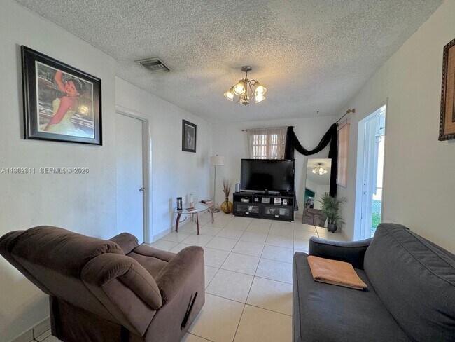 Photo - 367 E 20th St Unidad 369