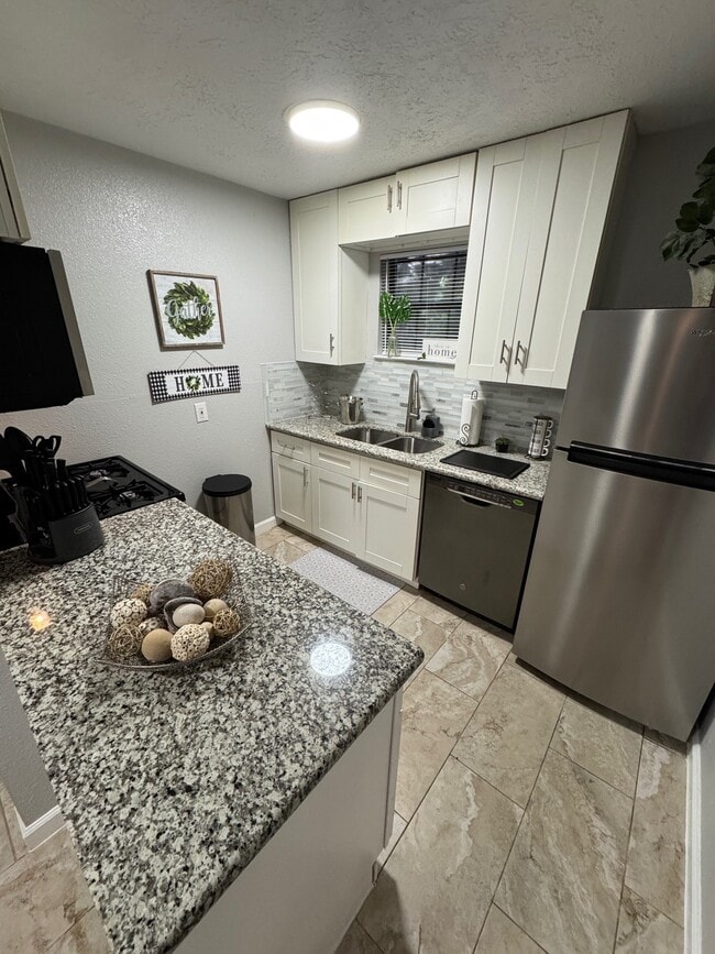 Photo - 3316 N MacGregor Way Unidad 4