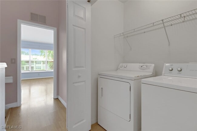 Building Photo - 936 Hampton Cir Unit 86 Rental
