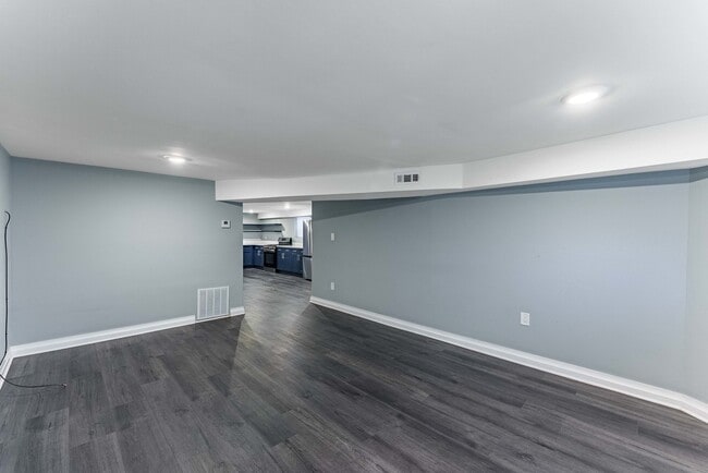 Photo - 1121 N Leclaire Ave