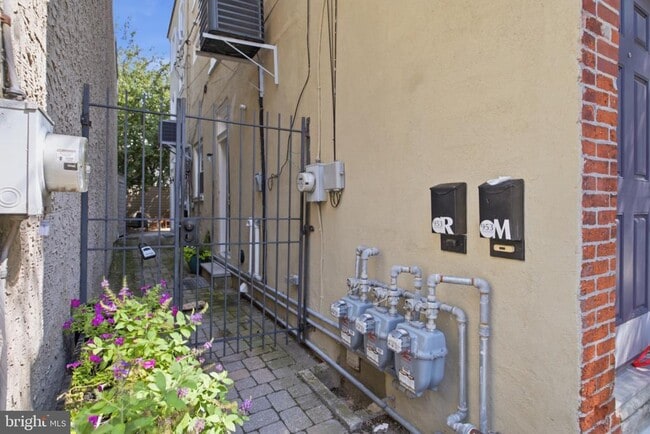 Photo - 953 N Randolph St