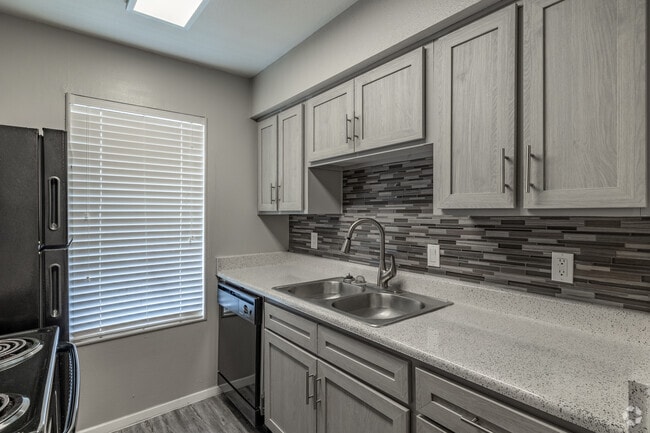 2BR, 1BA - 853 SF