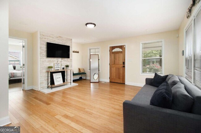 Photo - 361 Adelle St SE