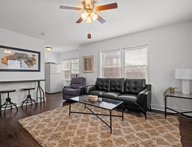 Building Photo - 3820 Walnut St