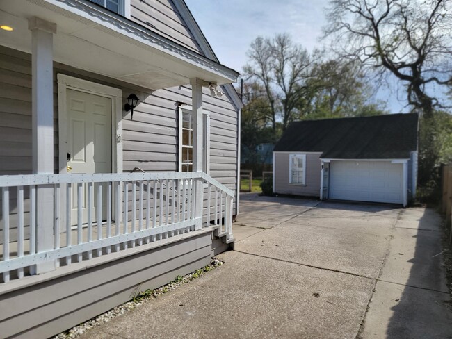 Photo - 2515 Gladys St