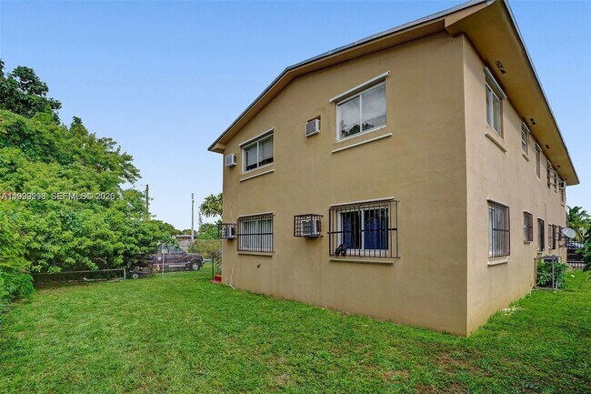 Photo - 5842 NW 12th Ave Unidad 1