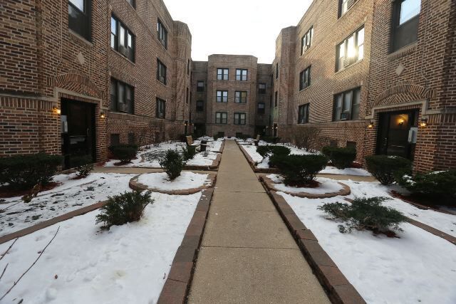 Photo - 3725 N Pine Grove Ave Condo Unit W3