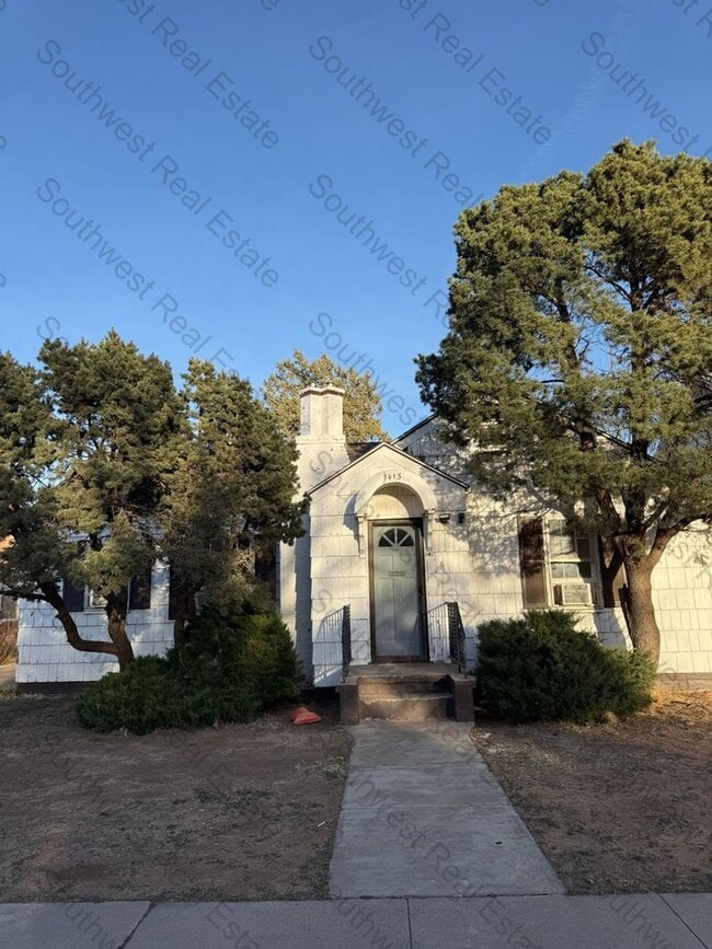 Building Photo - Charming historic 2 bedroom 1 bathroom house