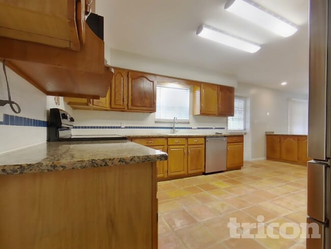 Photo - 872 Fairview Ave