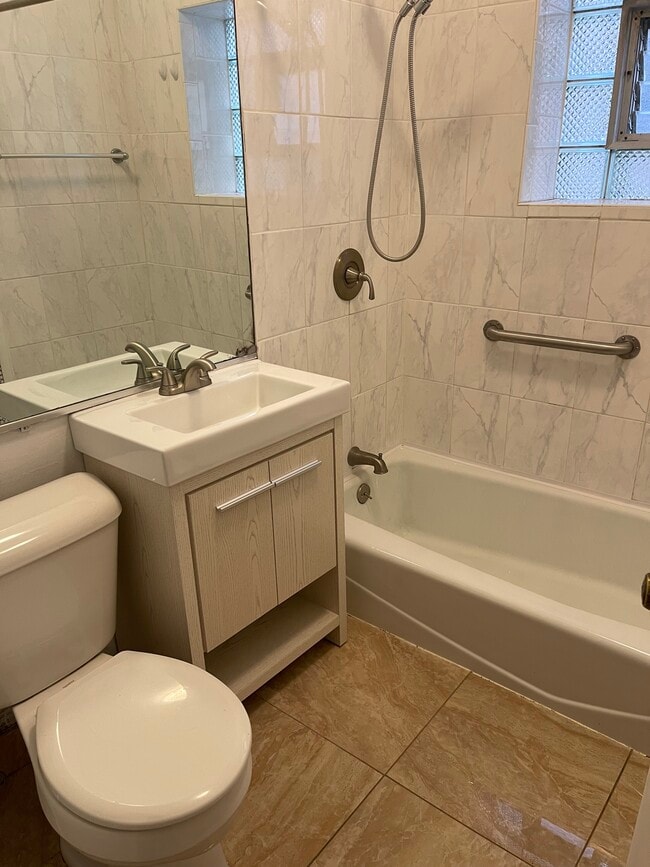 4831 Greenleaf St Unit 1