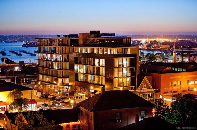 Building Photo - 750 W Fir St Unit PH Rental