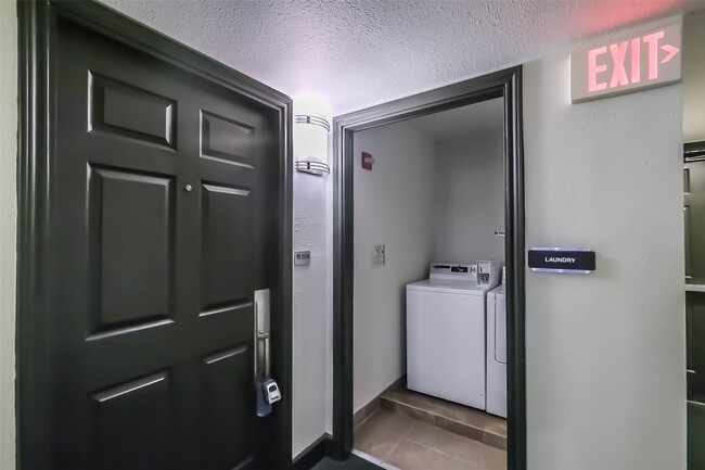 Building Photo - 1025 Swanson St Unit 209