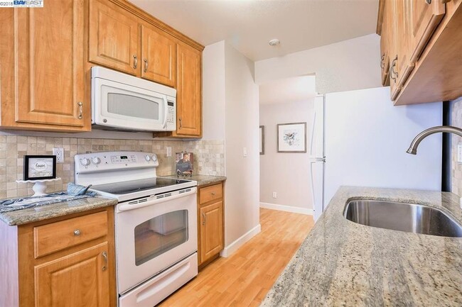 Photo - COMING SOON! | $3290 / 3 BR - GORGEOUS NEWARK TOWNHOME