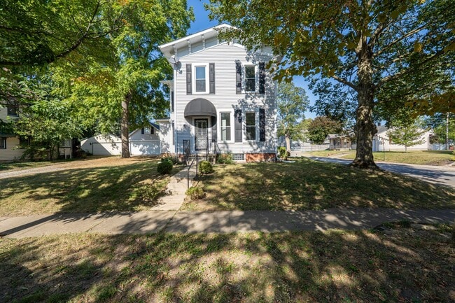 Photo - 150 N Oak St